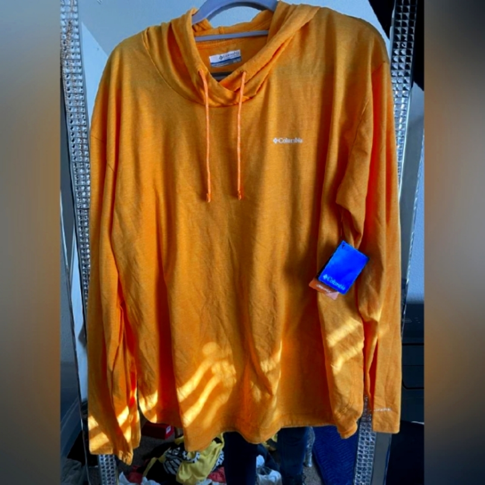 Women’s large Columbia shirt